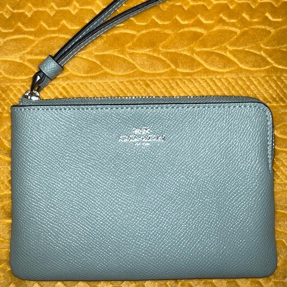 NWT Coach Wristlet in Light Teal